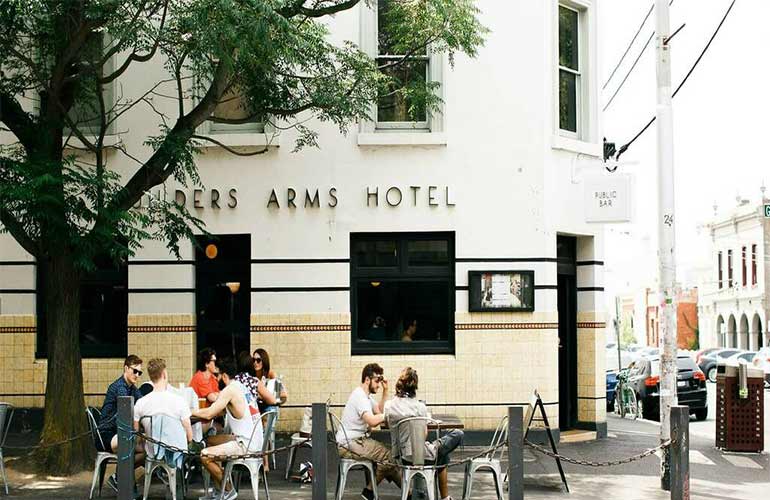 کافه ای در شهر مونترال