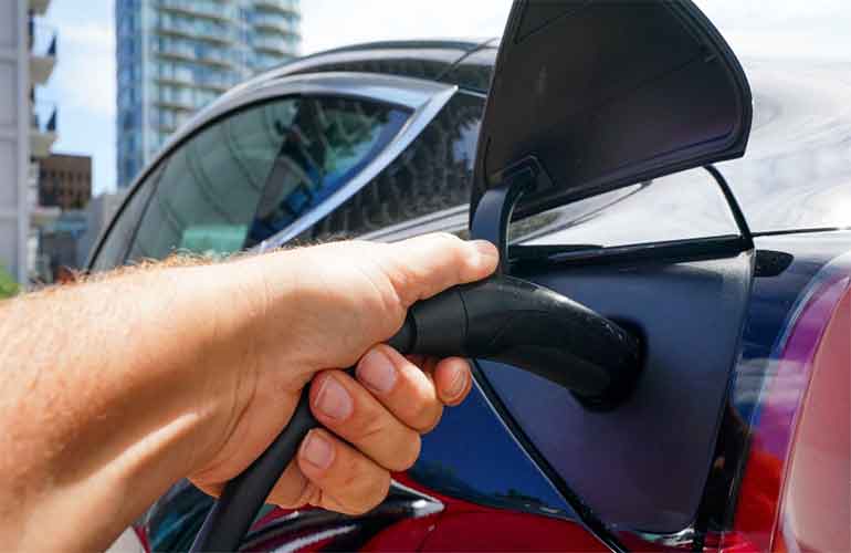 آیا زیرساخت‌های کانادا برای افزایش تعداد خودروهای الکتریکی در کانادا آماده است؟
