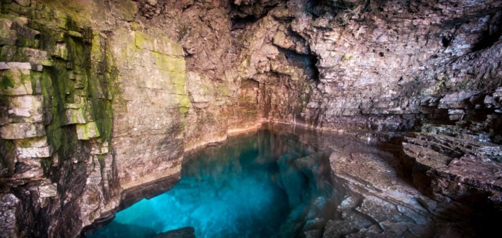 The Grotto استخر زیرزمینی در انتاریو